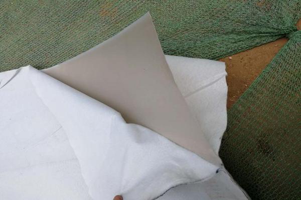 復(fù)合土工膜的接縫拼接技術(shù)要點(diǎn)  第1張