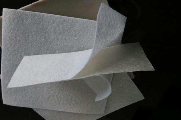 復合土工膜在圓弧段坡面上的施工工藝  第2張